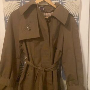 Beautiful vintage trench coat !